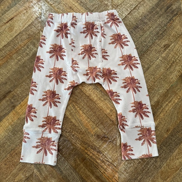 Kate Quinn Palm Tree Print Jogger Pants - Size 2T - Picture 2 of 3